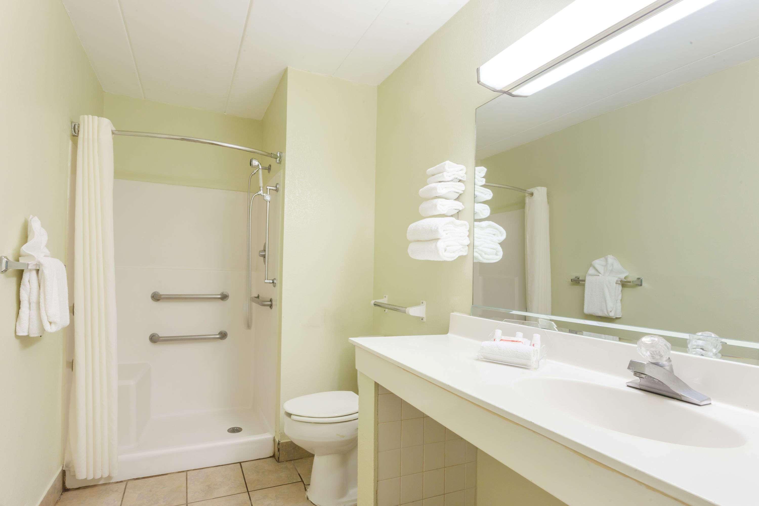 Super 8 By Wyndham Manassas