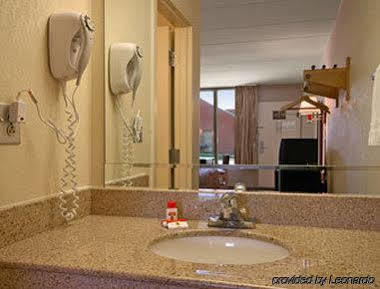 Super 8 By Wyndham Manassas