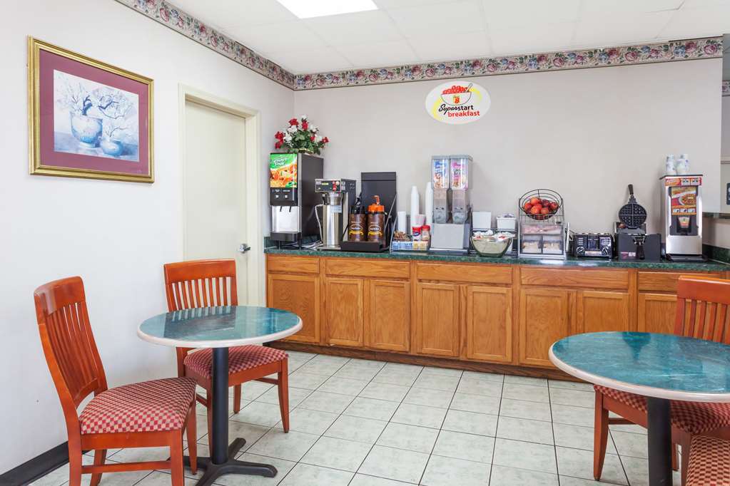 Super 8 By Wyndham Hotel
