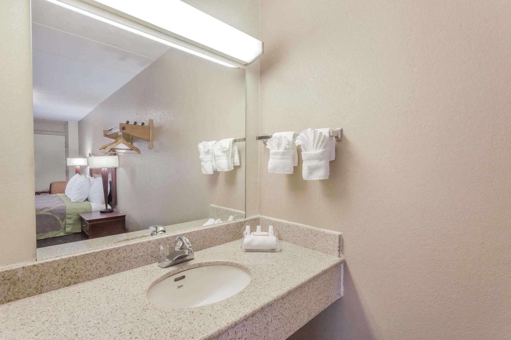 Super 8 By Wyndham * Manassas