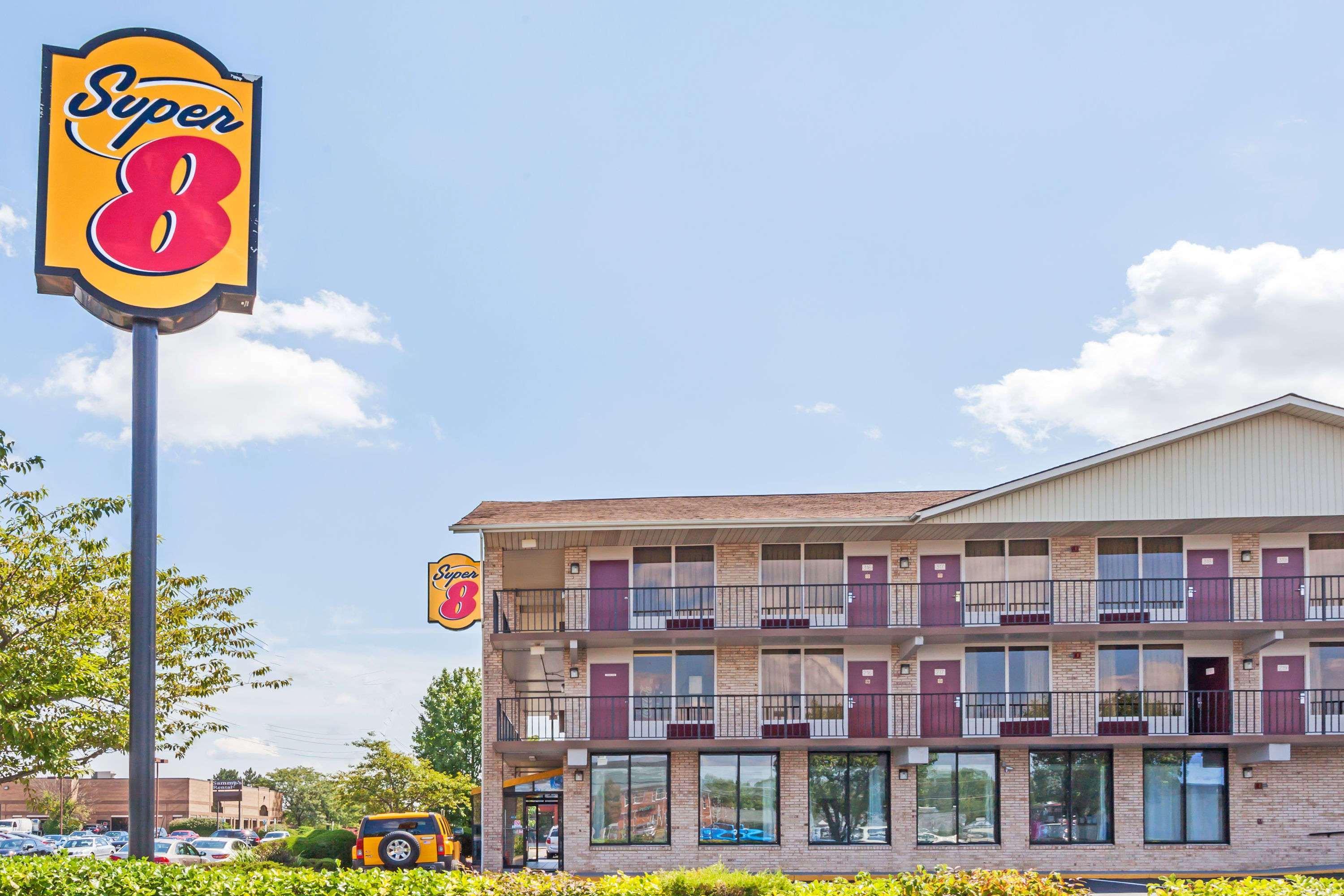 Super 8 By Wyndham Hotel *