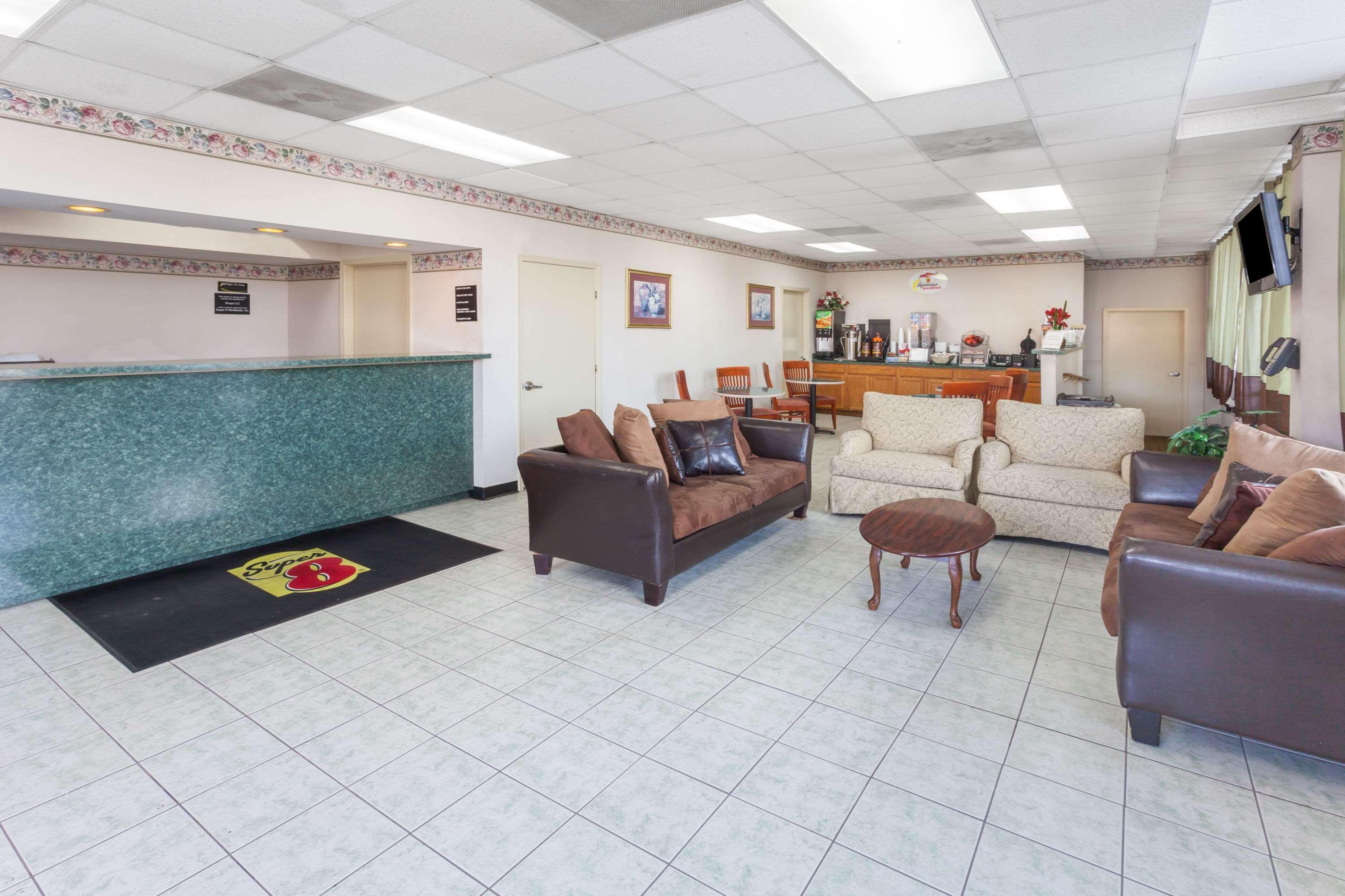 Super 8 By Wyndham Hotel